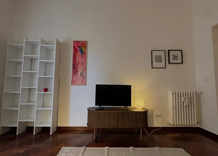 Lola Flat Roma